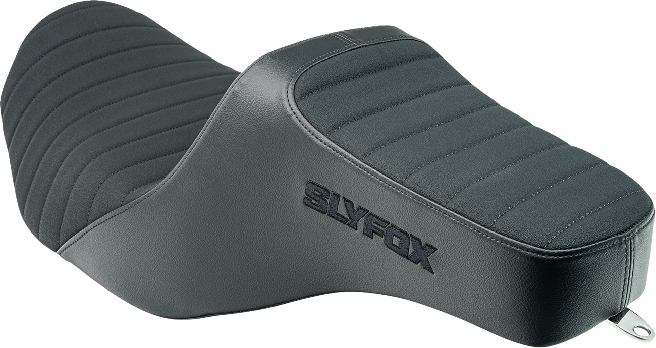 SLYFOX High Noon Seat for FLH/FLT 2023-2024 – Vinyl with Classic Stitch and Black Logo – Part Number 4704A-SlyFox