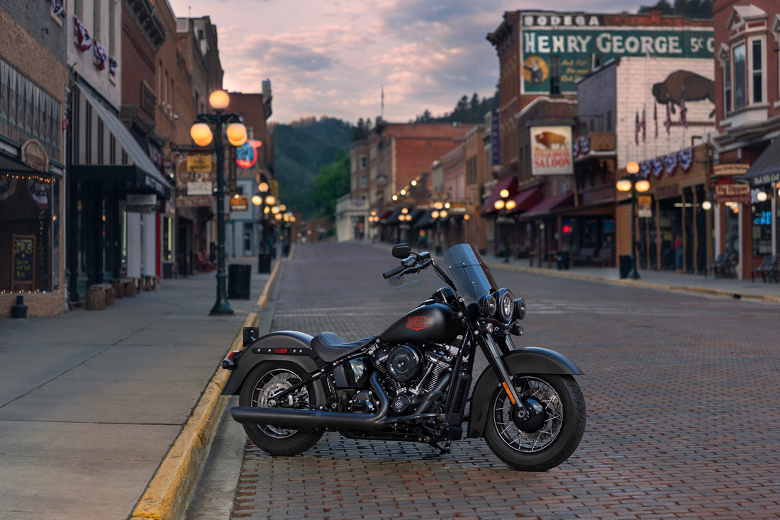 NEW HARLEY-DAVIDSON DEADWOOD™ MOTORCYCLE  DELIVERS STRIPPED-DOWN VINTAGE STYLE