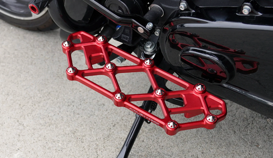 Arlen Ness Diamond Floorboards Deliver Aggressive Style and Maximum Traction