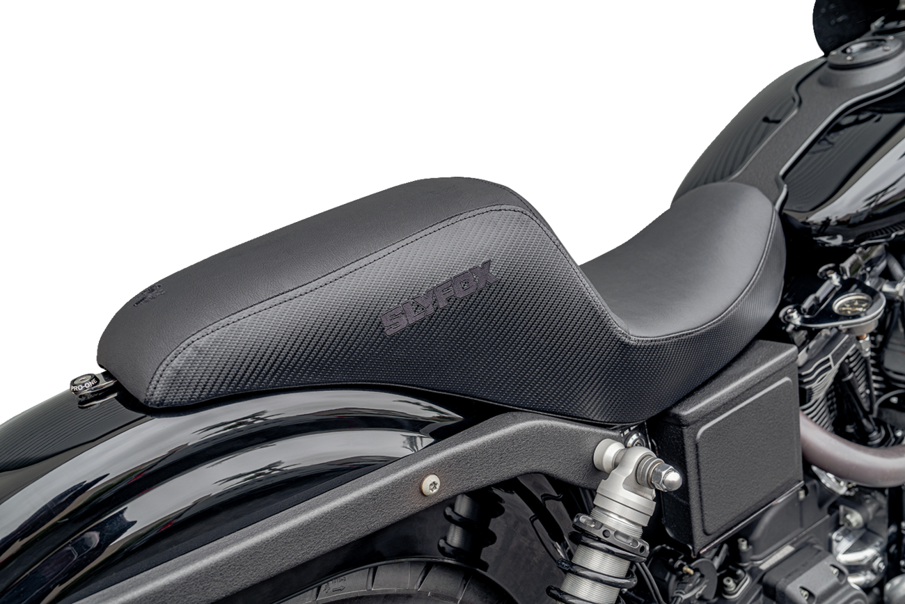 SLYFOX Drifter Seat for Dyna '96-'03 by SLYFOX - Black Vinyl with Slipstop and Carbon Fiber Accents (Part #4683A-slyfox)