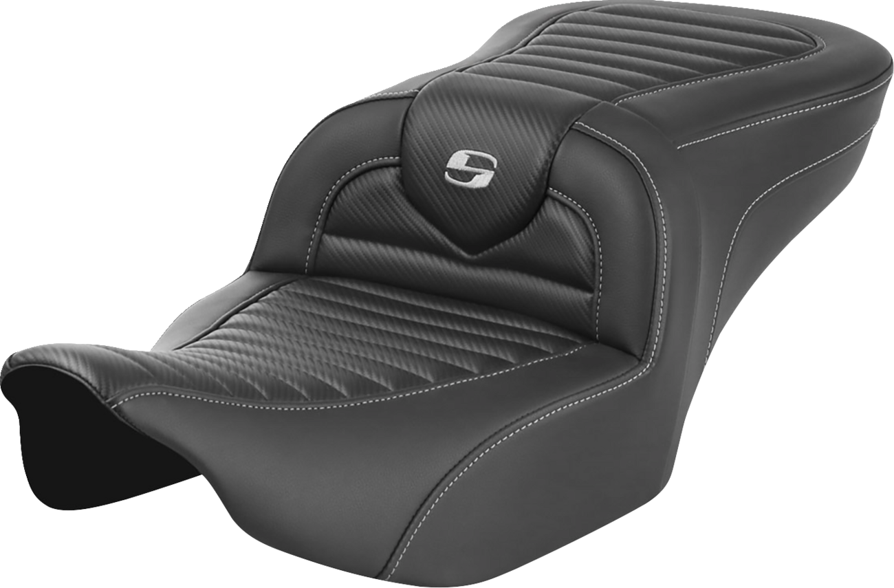 SADDLEMEN Roadsofa™ Seat with Tuck-n’-Roll Design and Carbon Fiber Look for FLTR/FLHX 2023-2024 (Part #823-07-20400)