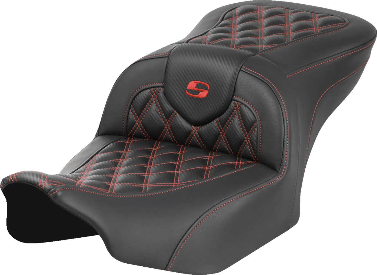 SADDLEMEN RoadSofa™ Seat for FLTR/FLHX '23-'24 with Carbon Fiber Finish and Red Lattice Stitch – Part Number 823-07-20604