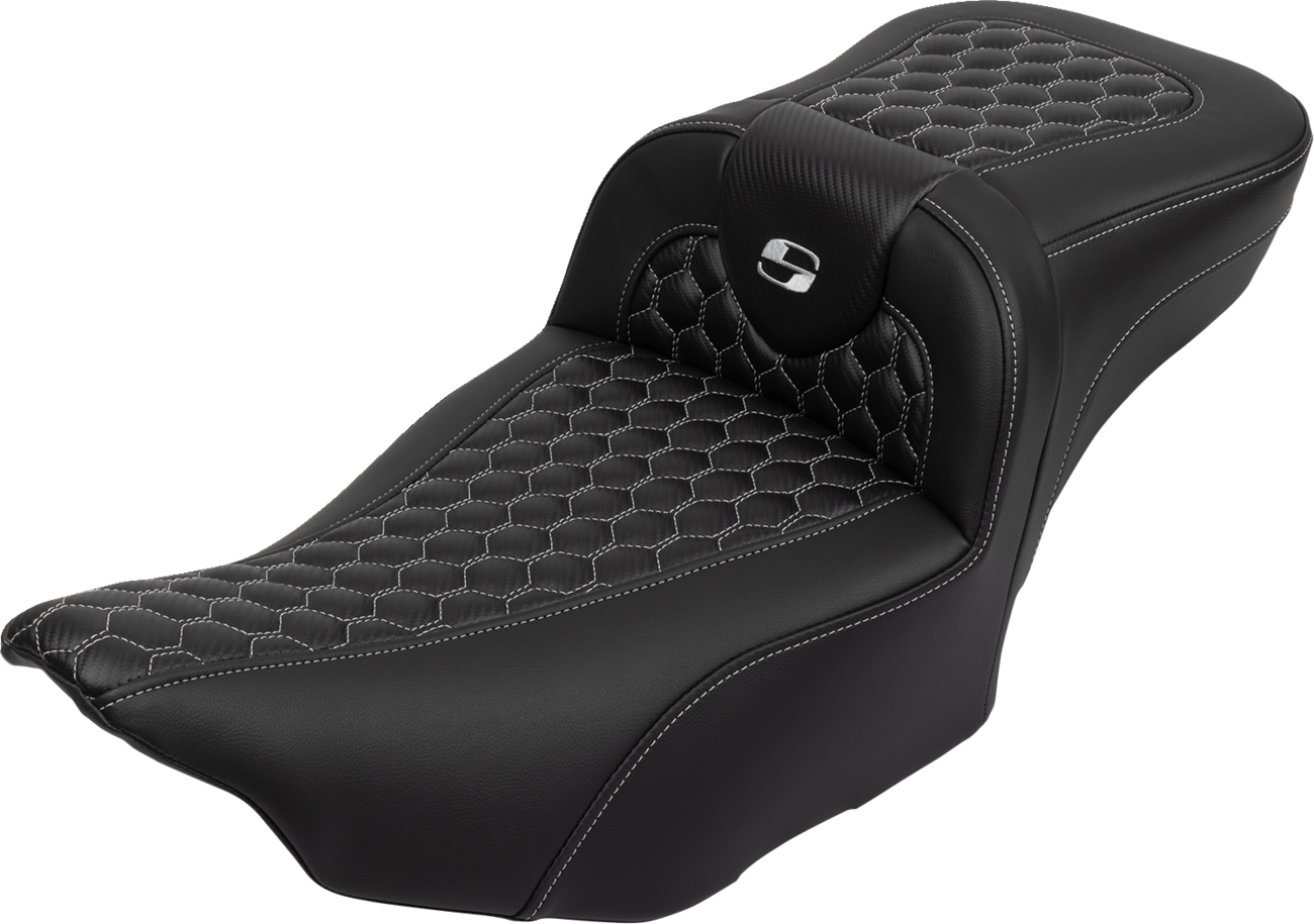 SADDLEMEN Roadsofa™ Extended Reach Seat with Backrest for FLTR/FLHX 2023-2024 - Honeycomb Silver Stitch