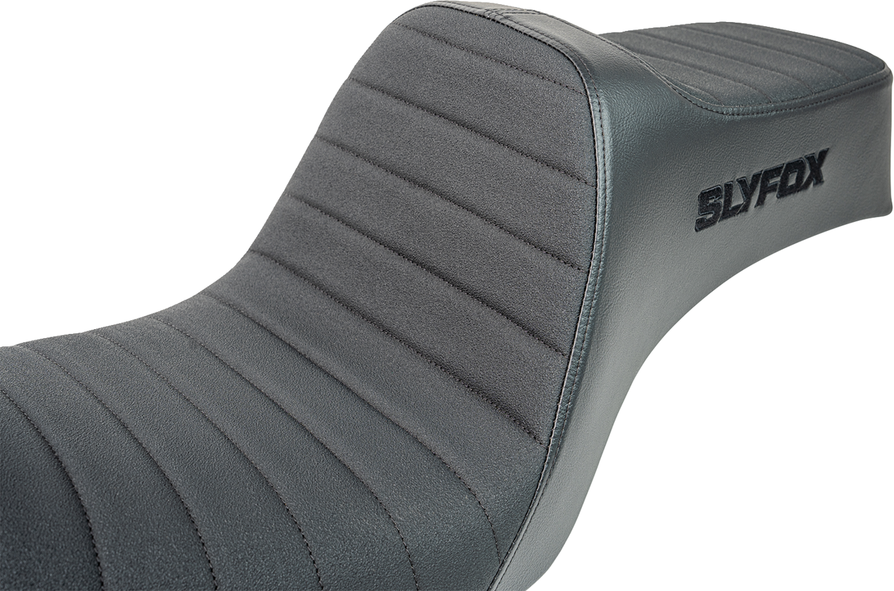 SLYFOX High Noon Seat - Vinyl with Classic Stitch and Black Logo for Dyna '06-'17 (Part #4694A-slyfox)