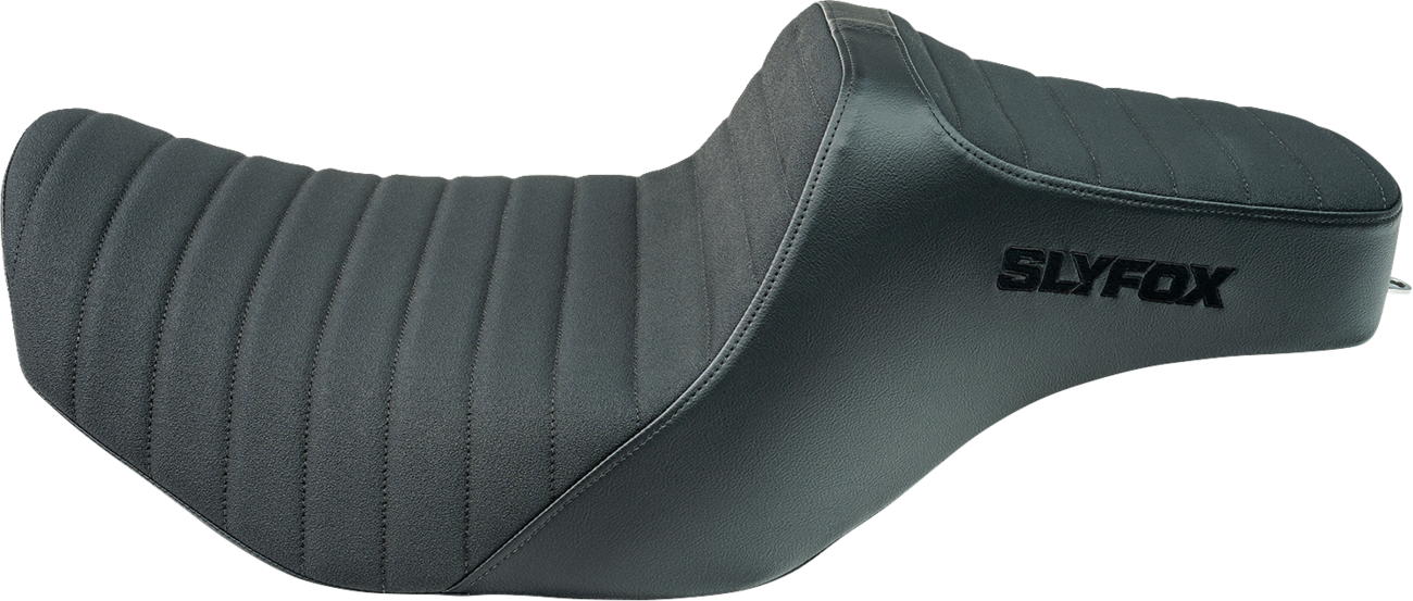SLYFOX High Noon Seat for FLH/FLT 2023-2024 – Vinyl with Classic Stitch and Black Logo – Part Number 4704A-SlyFox