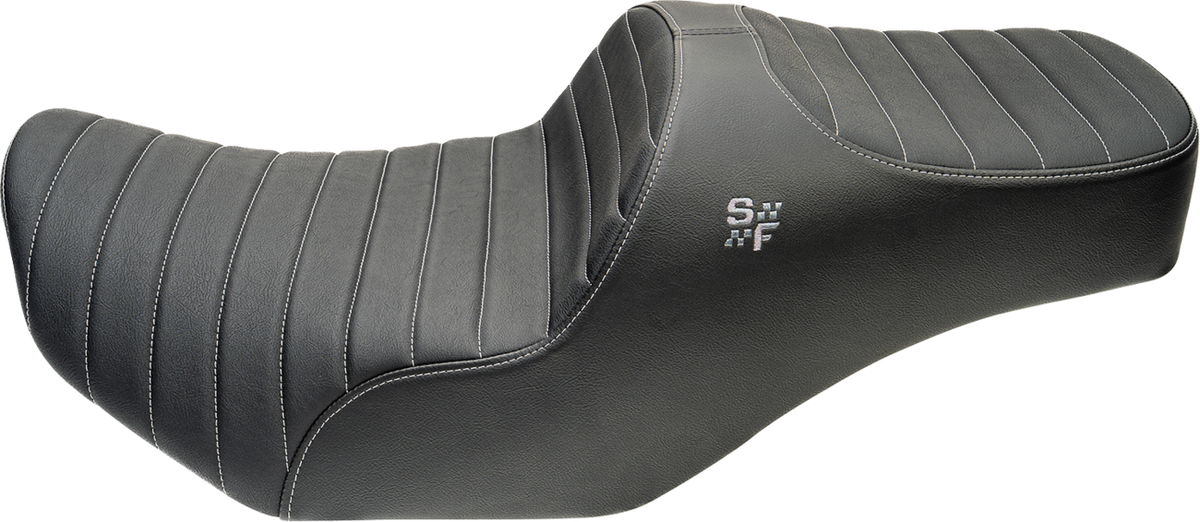 SLYFOX Chariot Seat 4729B for Harley-Davidson FLH/FLT 2023.5–2026, Silver Classic Stitch with Silver Logo