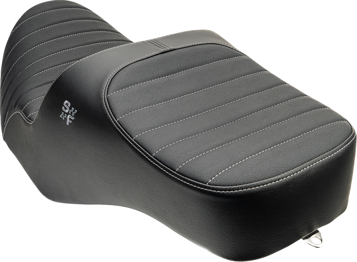 SLYFOX Chariot Seat 4729B for Harley-Davidson FLH/FLT 2023.5–2026, Silver Classic Stitch with Silver Logo