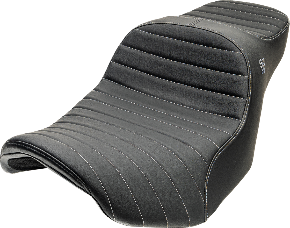 SLYFOX Chariot Seat with Silver Classic Stitch and Silver Logo for Harley-Davidson FLH/FLT 2009–2023.5, Part 4723B
