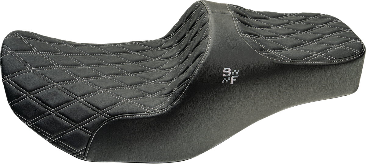 SLYFOX Chariot Seat, Silver Double Diamond Stitch, Silver Logo for Harley-Davidson FLH/FLT 2023.5-2026, Part 4729D