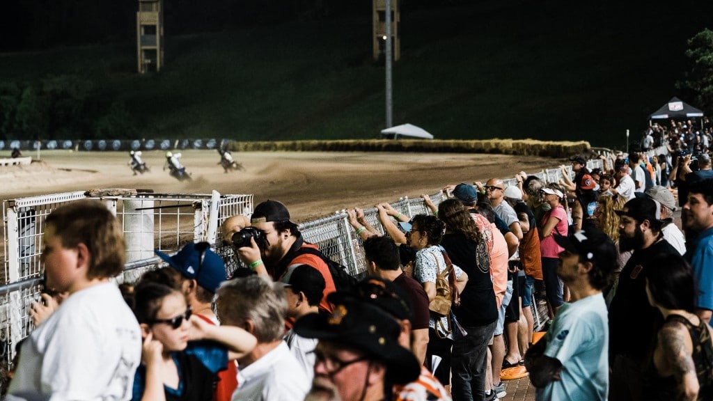 american flat track racing fans