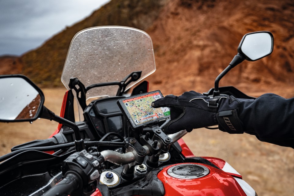 garmin zumo XT2 on Harley Pan America in desert