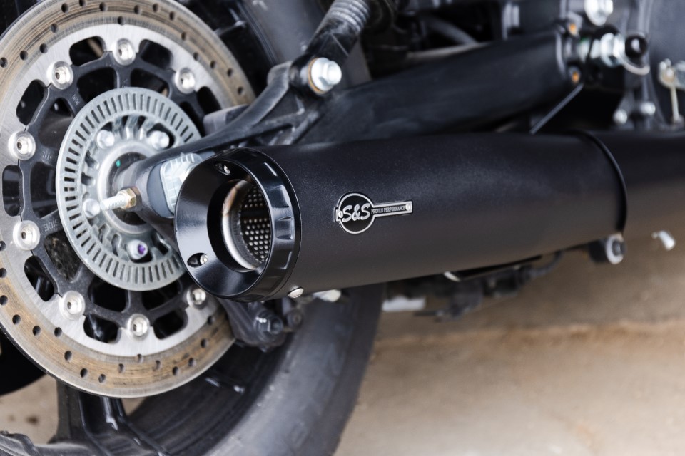 s&s cycle 2-1 exhaust on indian scout motorcycle